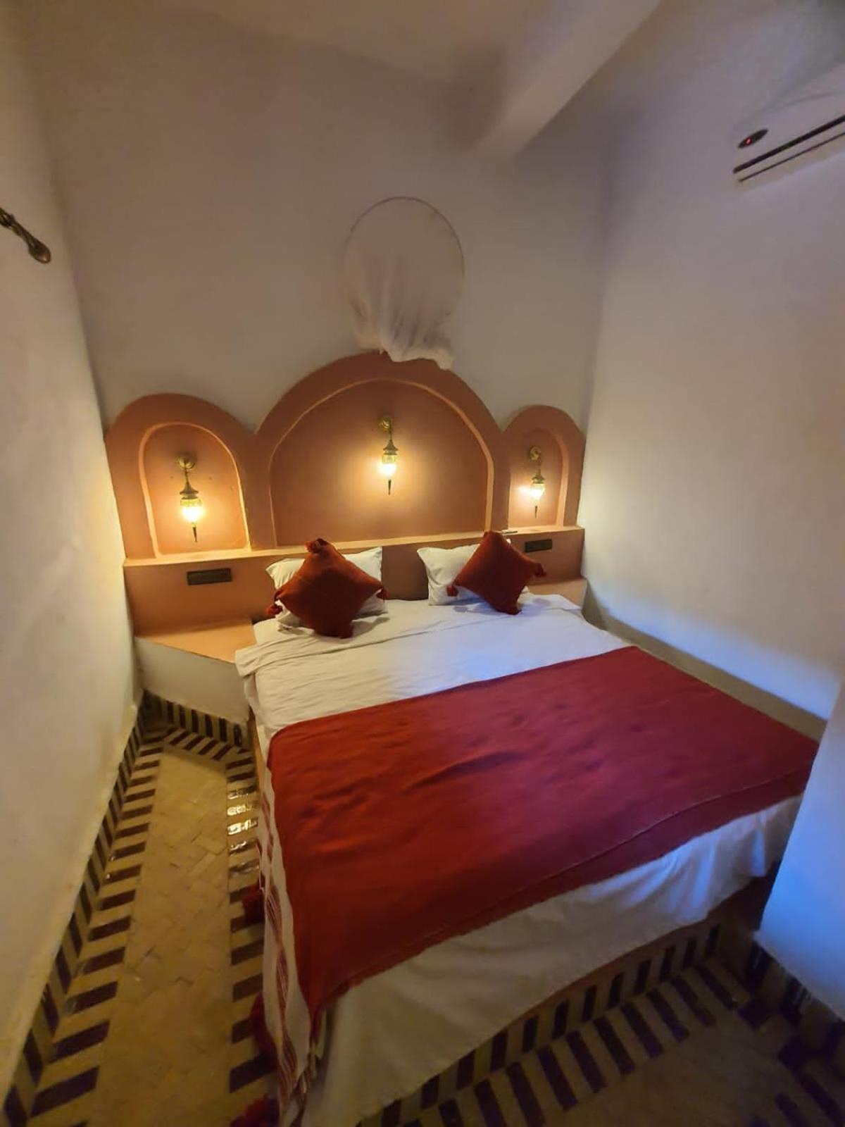 Camels House Bed & Breakfast Hassilabied